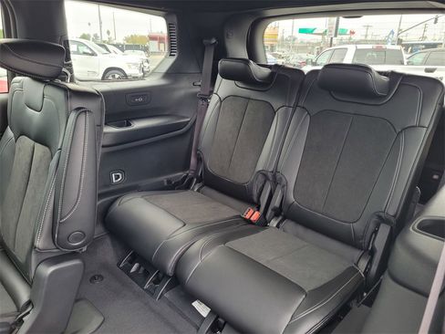 New 2025 Jeep Grand Cherokee L Altitude image 12