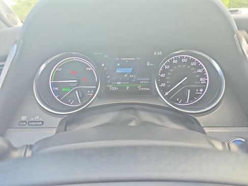 Used 2020 Toyota Camry XLE w/ Sunroof Package FWD image 16