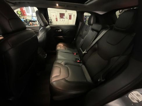 Used 2020 Jeep Cherokee Limited image 30