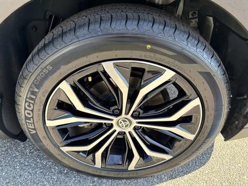 Certified 2023 Toyota Crown Limited image 29