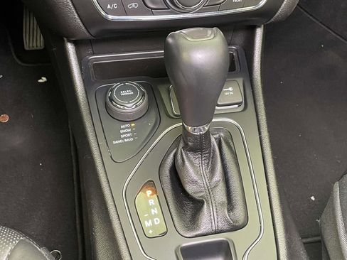 Used 2021 Jeep Cherokee Latitude Lux image 32