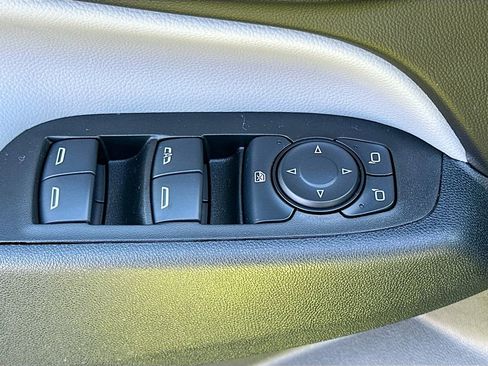 Used 2023 Chevrolet Equinox LS w/ LS Convenience Package image 17