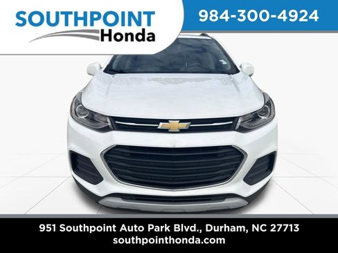 Used 2017 Chevrolet Trax LT w/ LT Convenience Package image 2