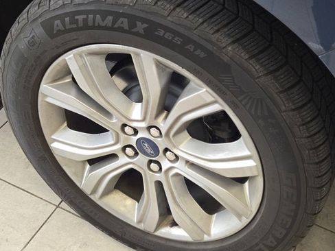 Used 2019 Ford Edge Titanium w/ Equipment Group 301A image 15