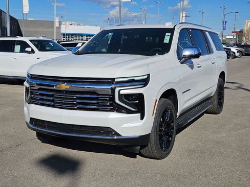 New 2025 Chevrolet Suburban Premier image 9