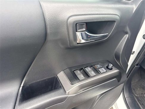 Used 2023 Toyota Tacoma TRD Sport image 17