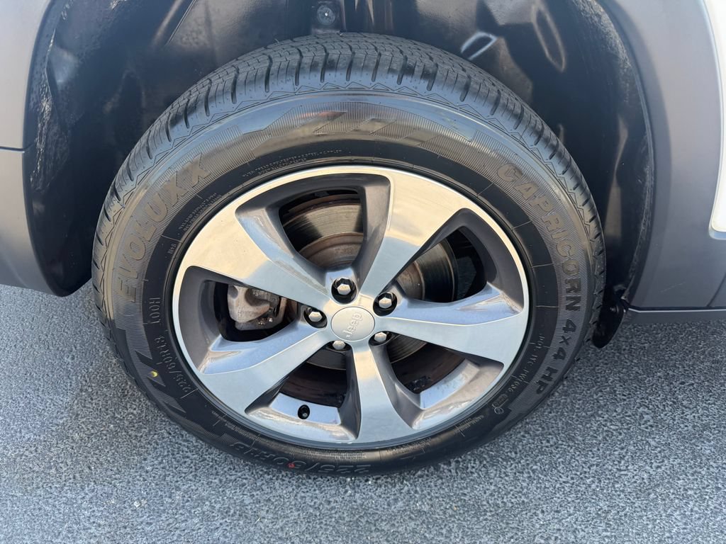 Used 2019 Jeep Cherokee Limited w/ Luxury Group AWD/4WD image 48