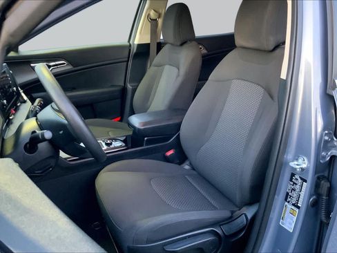 Used 2025 Kia Sportage LX FWD image 7