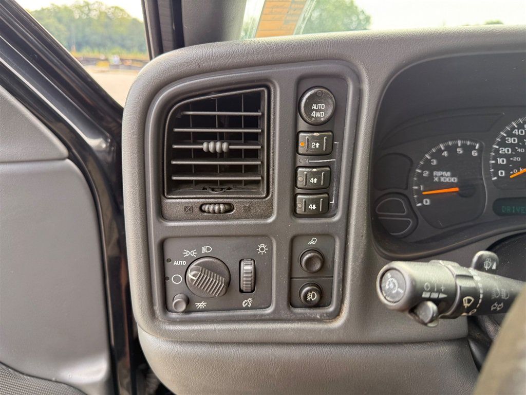 Used 2003 Chevrolet Silverado 1500 LS w/ Off-Road Package AWD/4WD image 12