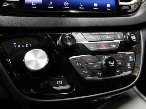 Used 2025 Chrysler Pacifica Select FWD image 27