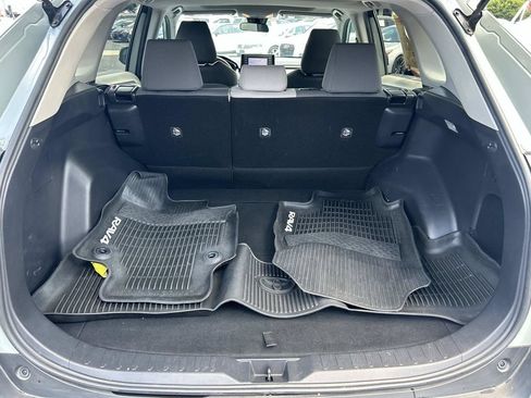 Used 2019 Toyota RAV4 XLE FWD image 11