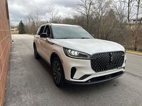 Used 2025 Lincoln Aviator AWD w/ Equipment Group 101A image 9