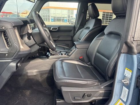 Used 2025 Ford Bronco Outer Banks image 9