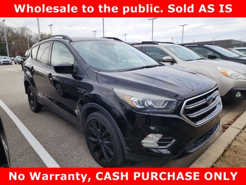 Used 2018 Ford Escape SE w/ SE Sport Appearance Package image 2
