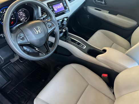 Used 2020 Honda HR-V LX image 10