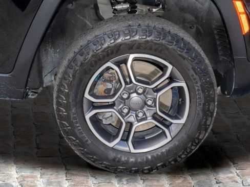 Used 2023 Jeep Grand Cherokee Trailhawk w/ Luxury Tech Group III image 43