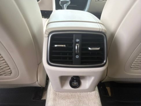 Used 2019 Genesis G70 3.3T Design RWD image 10
