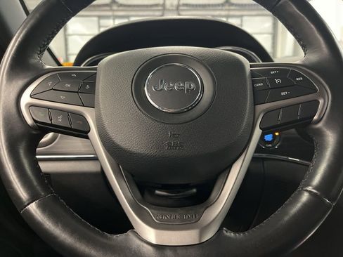 Used 2021 Jeep Grand Cherokee Limited image 16