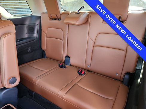 Used 2025 Nissan Pathfinder Platinum image 11