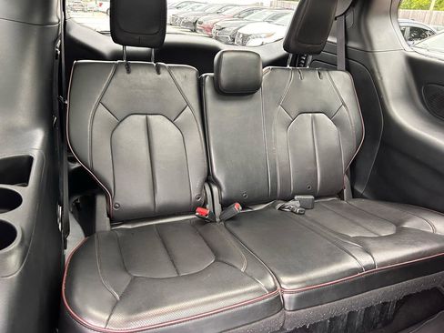 Used 2020 Chrysler Pacifica Limited FWD image 14