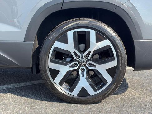 Certified 2023 Volkswagen Taos SEL AWD/4WD image 9