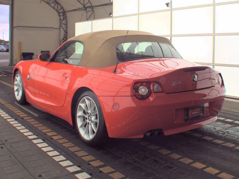Used 2005 BMW Z4 2.5i image 8