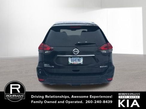 Used 2018 Nissan Rogue SV image 4