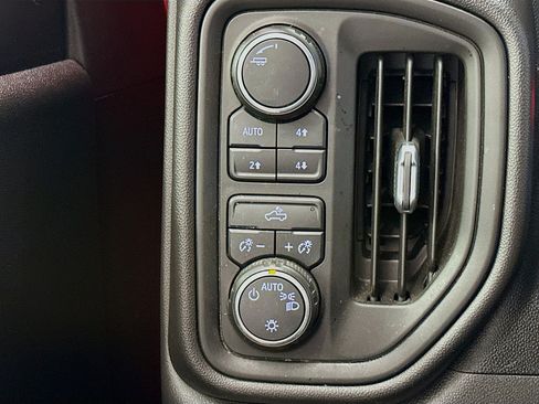 Used 2020 Chevrolet Silverado 1500 Custom Trail Boss w/ Custom Convenience Package AWD/4WD image 17