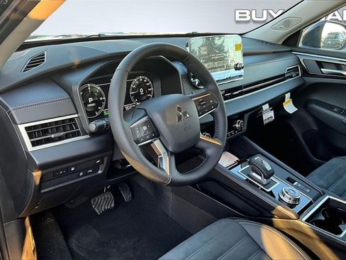New 2025 Mitsubishi Outlander SE image 6