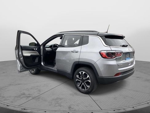 Used 2023 Jeep Compass Limited image 10