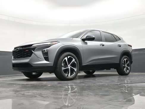 Used 2024 Chevrolet Trax RS w/ Sunroof Package FWD image 20