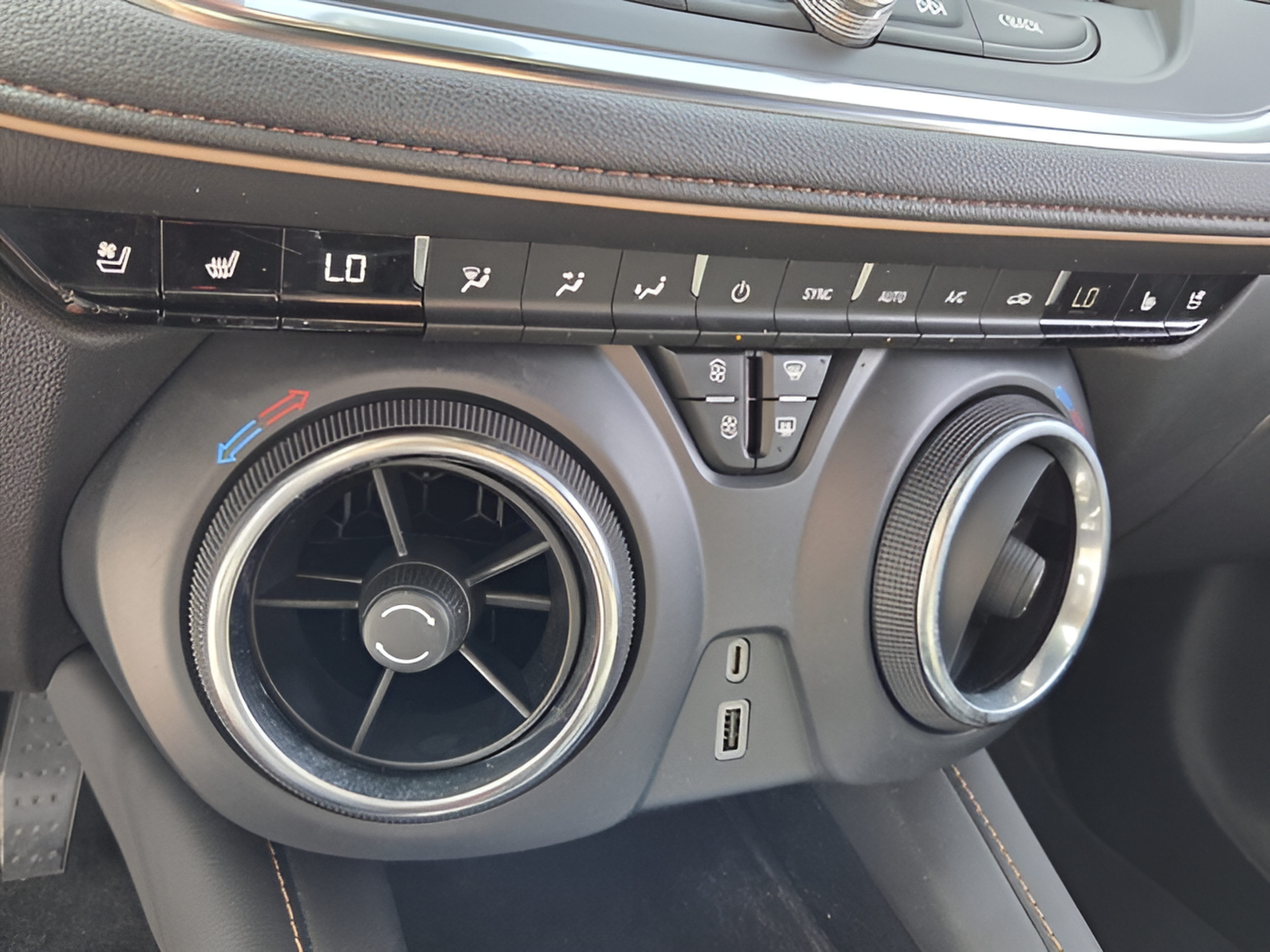 Certified 2022 Chevrolet Blazer Premier w/ Enhanced Convenience Package FWD image 20