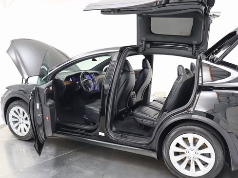 Used 2020 Tesla Model X Long Range image 10