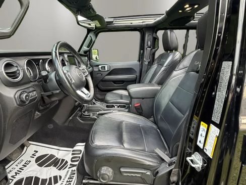 Used 2019 Jeep Wrangler Unlimited Sahara AWD/4WD image 9
