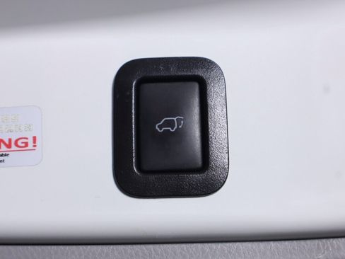 Used 2019 Toyota Highlander Plus AWD/4WD image 34