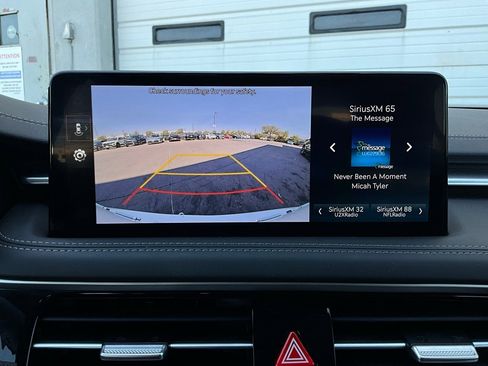 Used 2025 Genesis G70 2.5T image 34