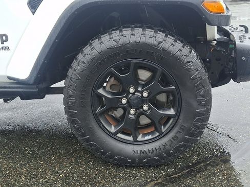Used 2018 Jeep Wrangler Unlimited Sahara w/ Quick Order Package 24M Moab AWD/4WD image 8