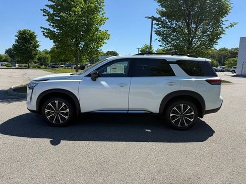 New 2026 Nissan Pathfinder Platinum AWD/4WD image 9
