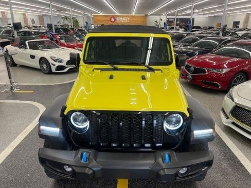 Used 2023 Jeep Wrangler Unlimited w/ Cold Weather Group AWD/4WD image 5