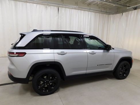 New 2025 Jeep Grand Cherokee Altitude image 3