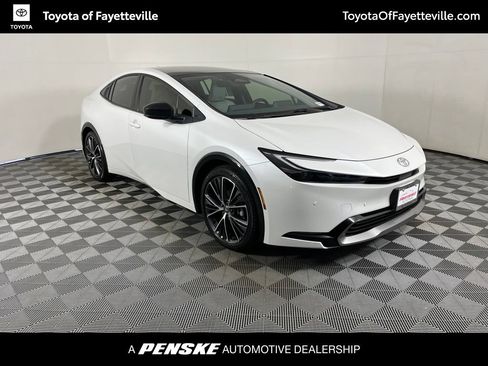 Used 2024 Toyota Prius XLE FWD image 6