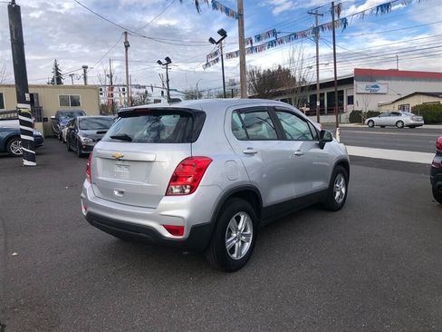 Used 2019 Chevrolet Trax LS FWD image 4
