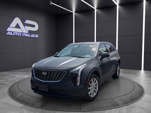 Used 2019 Cadillac XT4 Luxury w/ Cold Weather Package image 1
