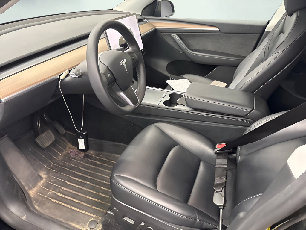 Used 2025 Tesla Model Y Long Range RWD image 5