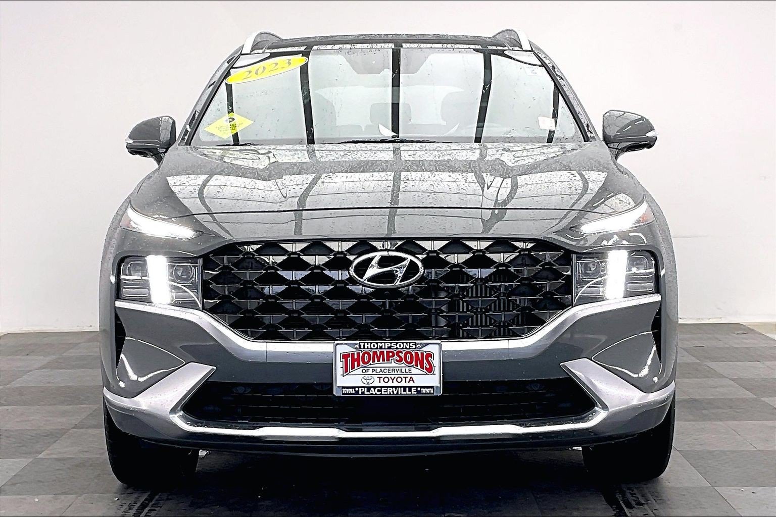 Used 2023 Hyundai Santa Fe Calligraphy w/ Cargo Package AWD/4WD image 2