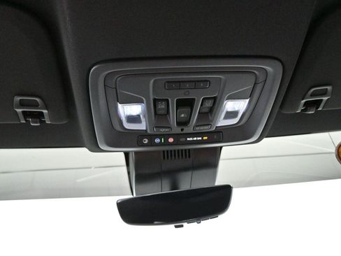 Used 2023 Chevrolet Silverado 1500 High Country w/ Technology Package AWD/4WD image 27
