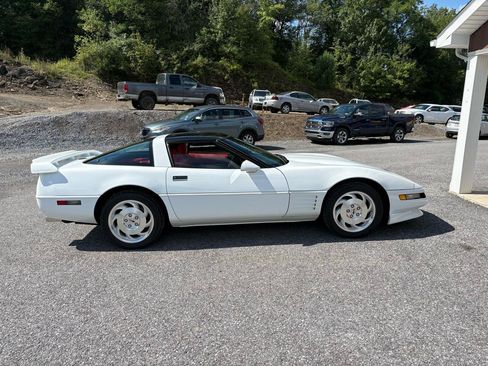 Used 1994 Chevrolet Corvette Coupe RWD image 8