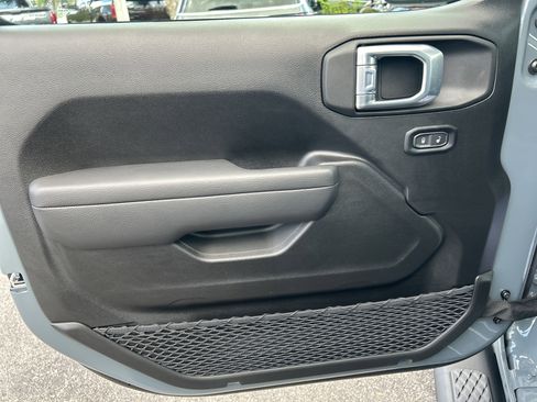 New 2025 Jeep Gladiator Sport image 11