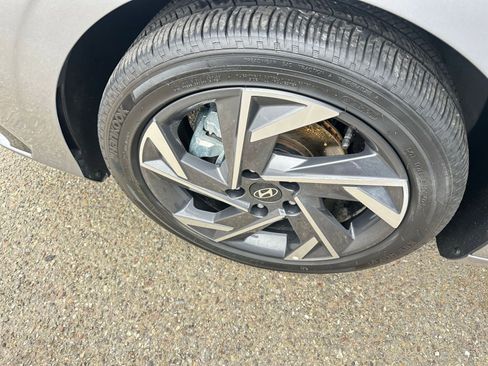 Used 2025 Hyundai Elantra SEL image 31