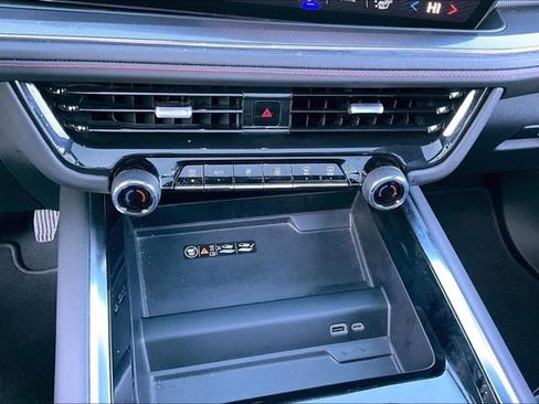 Used 2025 Chevrolet Suburban RST w/ RST Capability Package AWD/4WD image 16